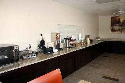 Great Western Inn & Suites - image 12