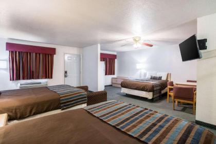 Rodeway Inn Carlsbad - image 13