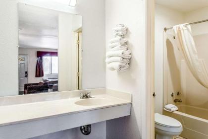 Rodeway Inn Carlsbad - image 15