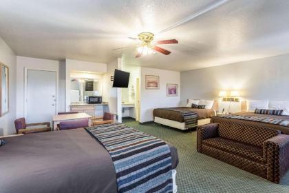 Rodeway Inn Carlsbad - image 7