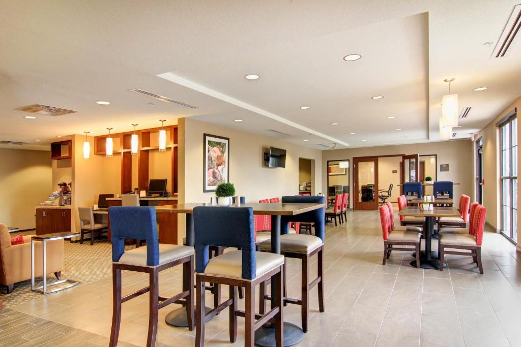 Comfort Suites Carlsbad - image 5