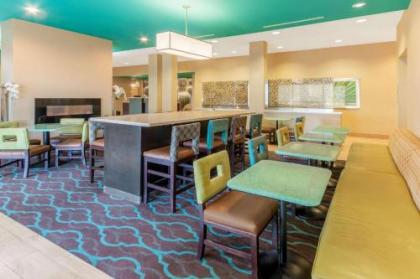 La Quinta by Wyndham Carlsbad - image 8