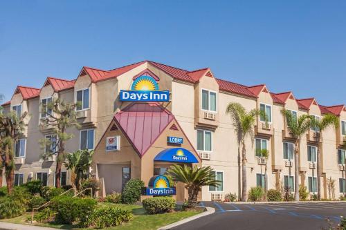 Days Inn by Wyndham Carlsbad - main image