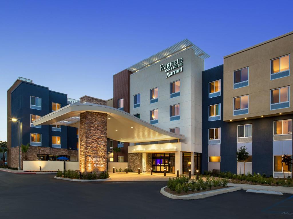 Fairfield Inn & Suites by Marriott San Diego North/San Marcos - image 2