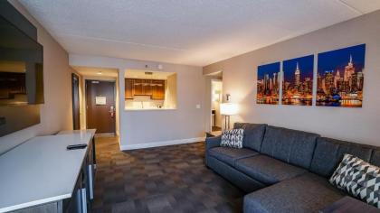 Hampton Inn Carlstadt At The Meadowlands - image 13