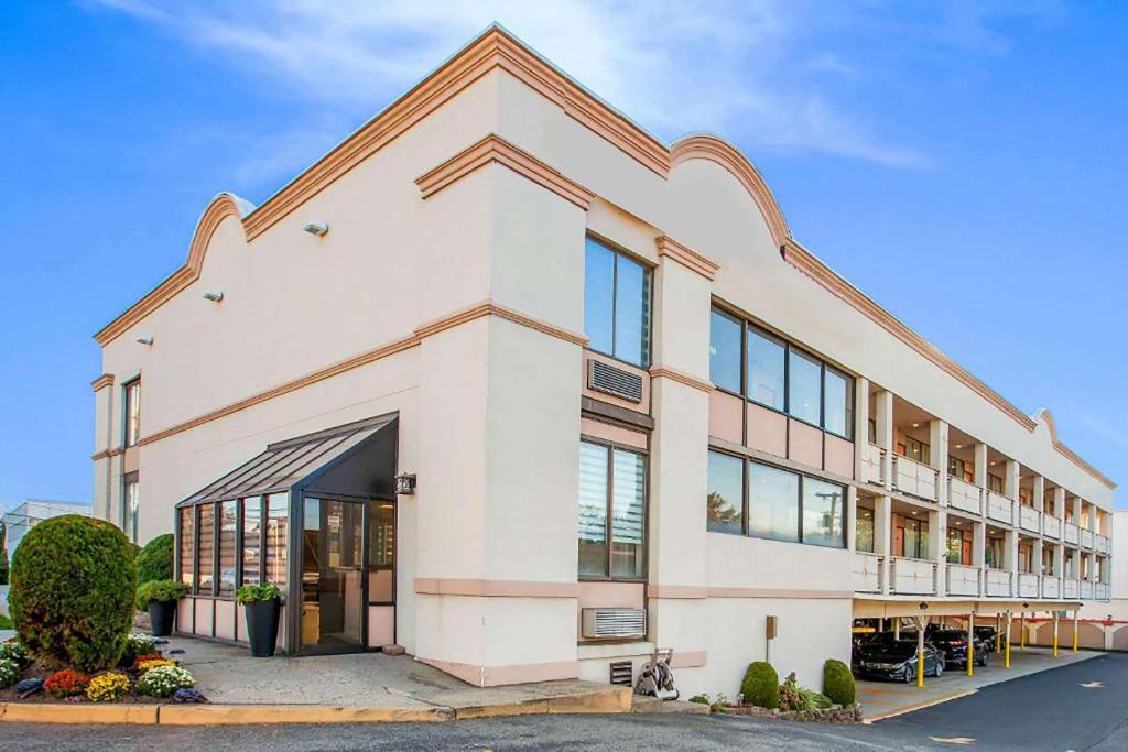 Econo Lodge Meadowlands at American Dream - main image