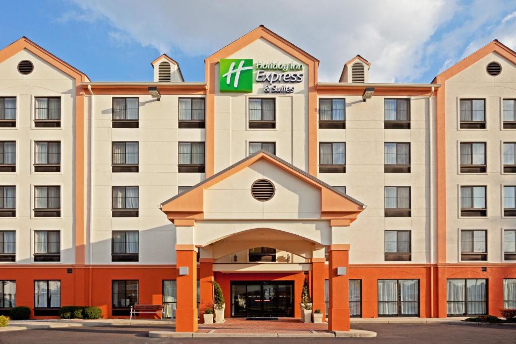 Holiday Inn Express Hotel & Suites Meadowlands Area an IHG Hotel - main image