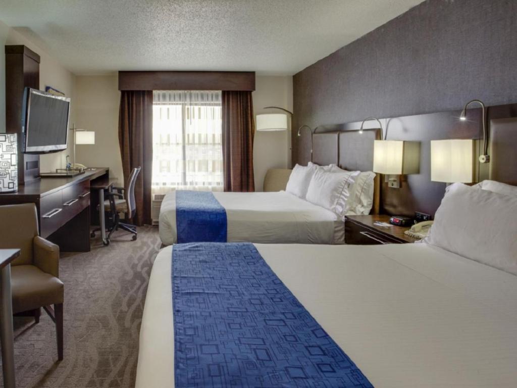 Holiday Inn Express Hotel & Suites Meadowlands Area an IHG Hotel - image 2