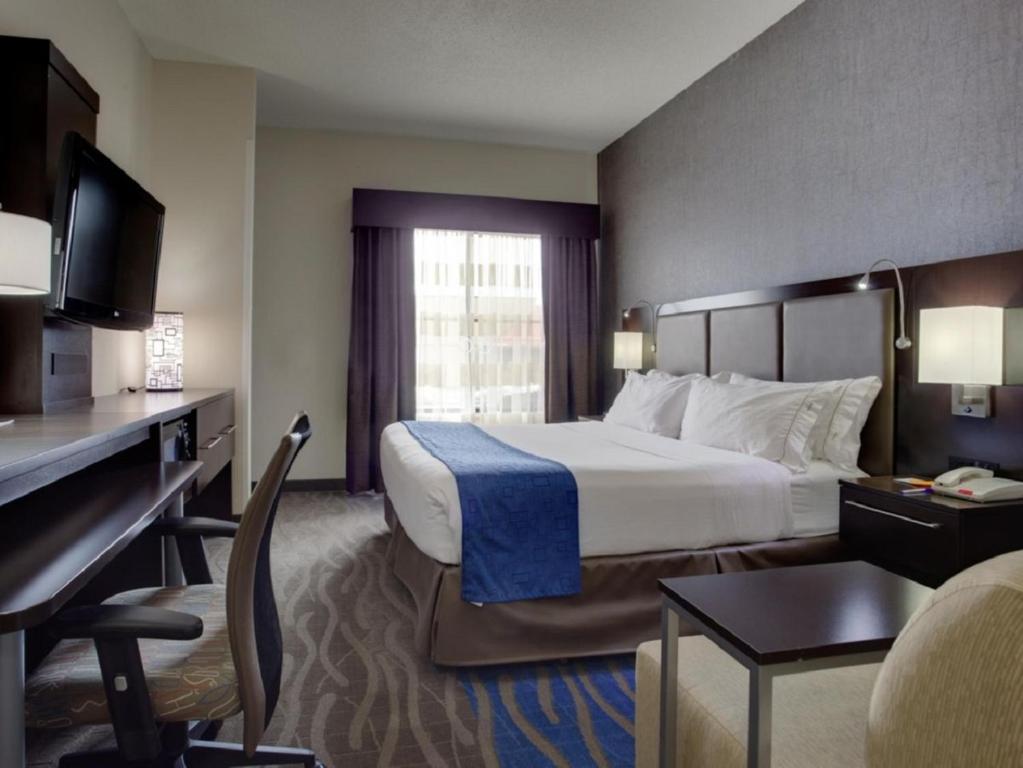 Holiday Inn Express Hotel & Suites Meadowlands Area an IHG Hotel - image 6