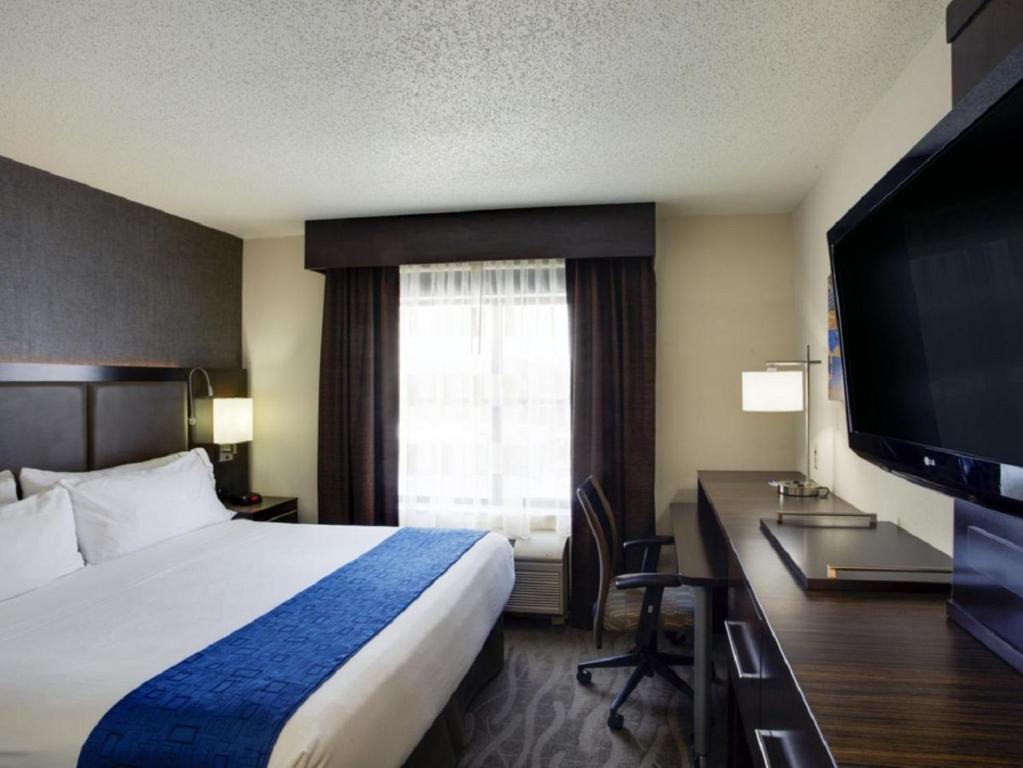 Holiday Inn Express Hotel & Suites Meadowlands Area an IHG Hotel - image 7