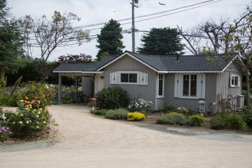 Carmel River Inn - main image