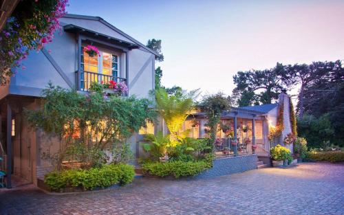 Carmel Country Inn - image 3