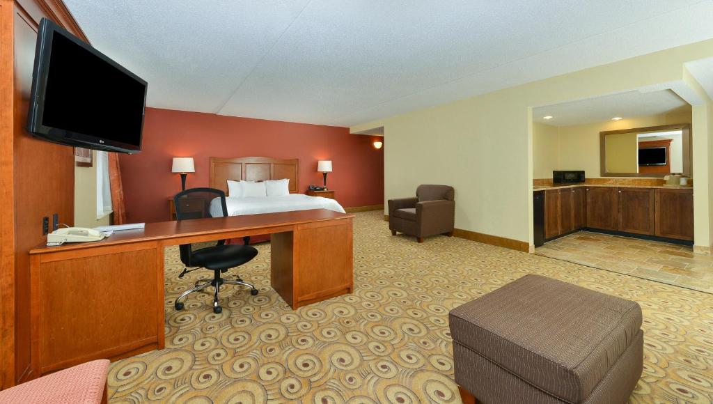 Hampton Inn Chicago-Carol Stream - image 6