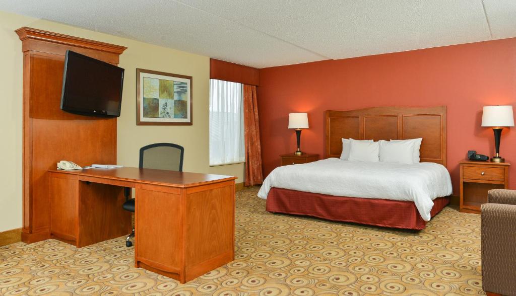 Hampton Inn Chicago-Carol Stream - image 7