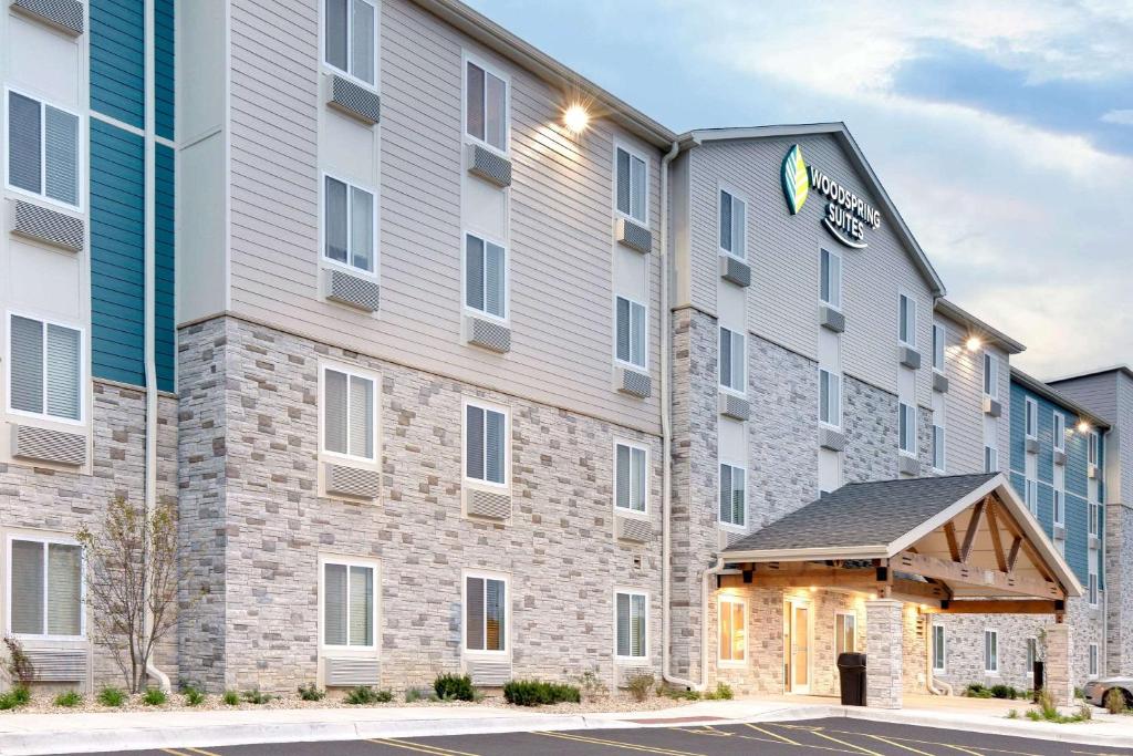 WoodSpring Suites Carol Stream - Chicago - image 2