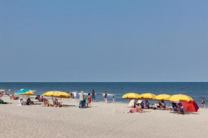 Hampton Inn & Suites by Hilton Carolina Beach Oceanfront - image 2