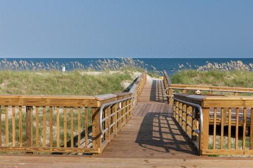 Hampton Inn & Suites by Hilton Carolina Beach Oceanfront - image 4