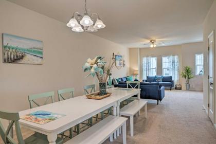 Modern Coastal Condo with Patio 1 Mi to Beaches - image 2