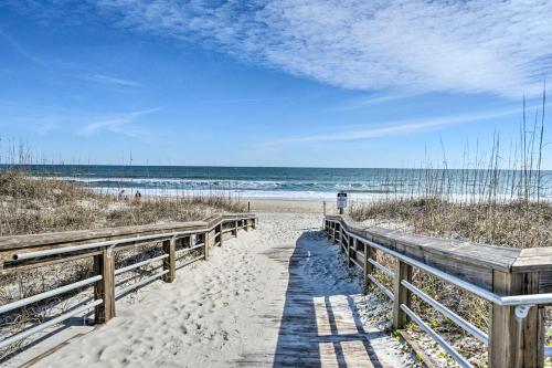 Coastal Hideaway - 0 7 Mi to Beach and Boardwalk! - image 2