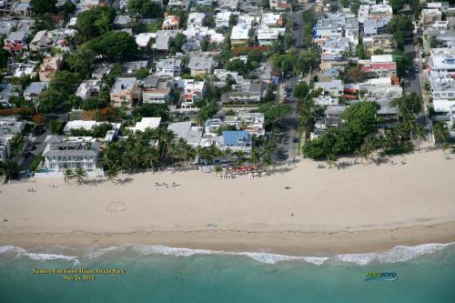 Numero Uno Beach House - image 3