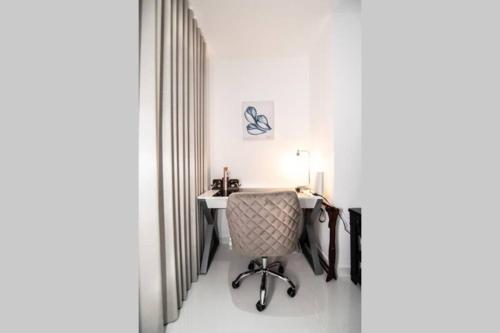 Luxe N Cozy 2BR Isla Verde Apt with KingBed+AC+WiFi - image 5