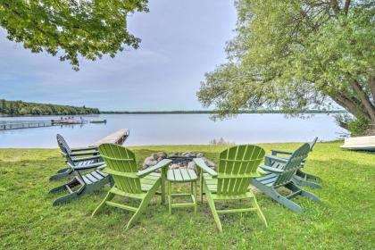 Waterfront Paradise Lake Cottage with Pvt Dock