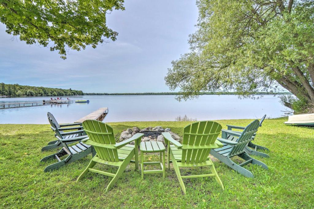 Waterfront Paradise Lake Cottage with Pvt Dock! - main image