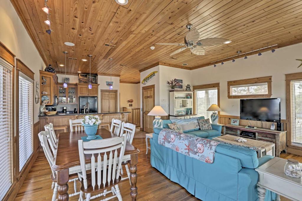 Riverfront Carrabelle Home with Furnished Patio! - image 5