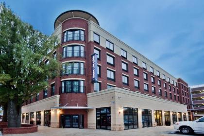 Hampton Inn & Suites Chapel Hill/Carrboro - image 1