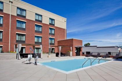 Hampton Inn & Suites Chapel Hill/Carrboro - image 15