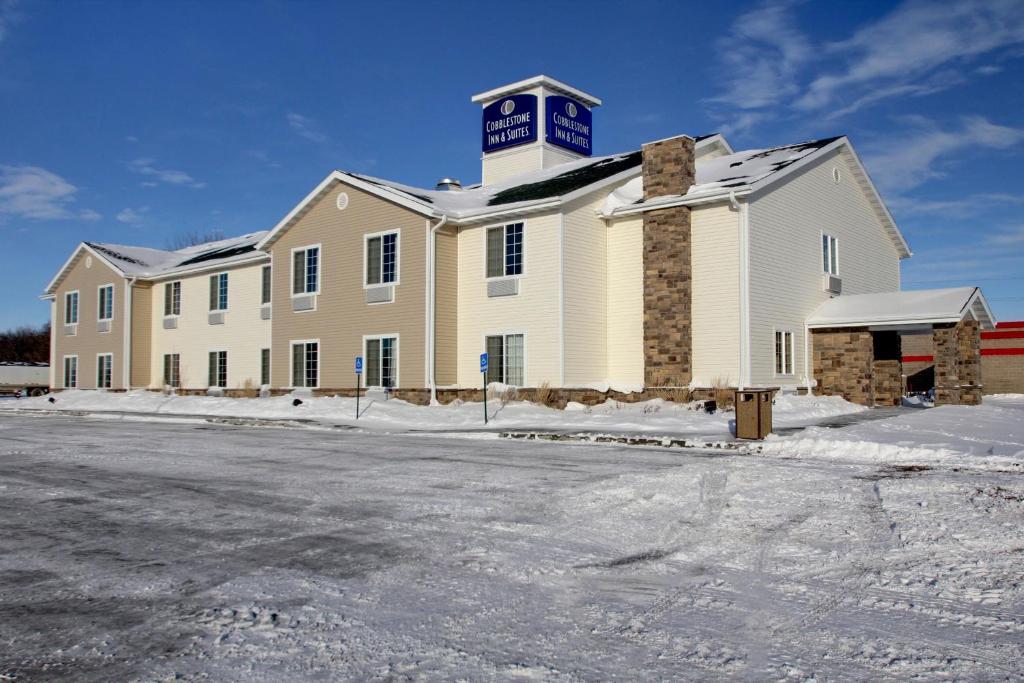 Cobblestone Inn & Suites - Carrington - main image