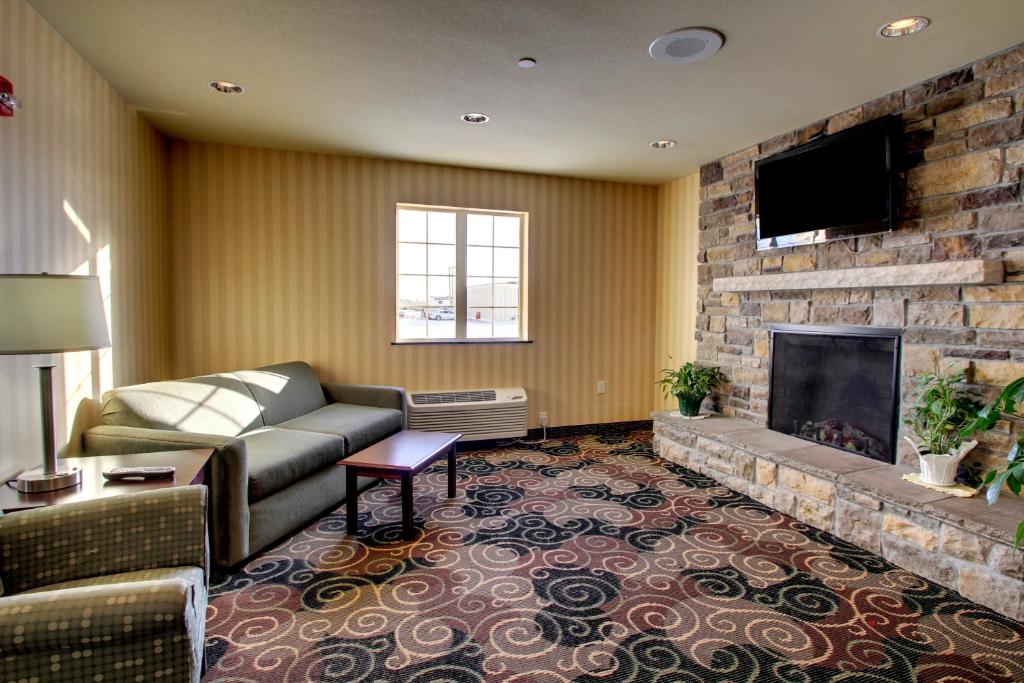 Cobblestone Inn & Suites - Carrington - image 2