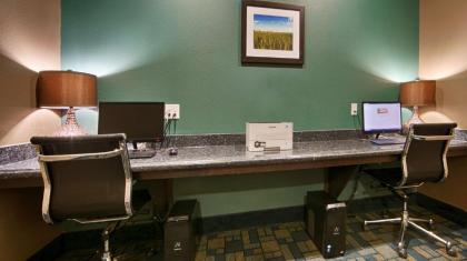 Best Western Plus Carrizo Springs Inn & Suites - image 9