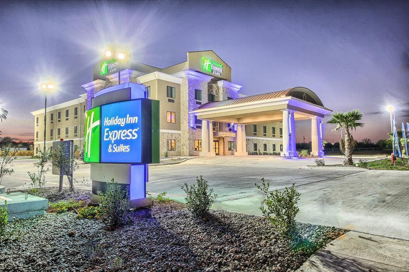 Holiday Inn Express Carrizo Springs - main image