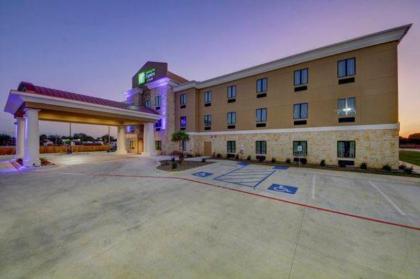 Holiday Inn Express Carrizo Springs - image 9