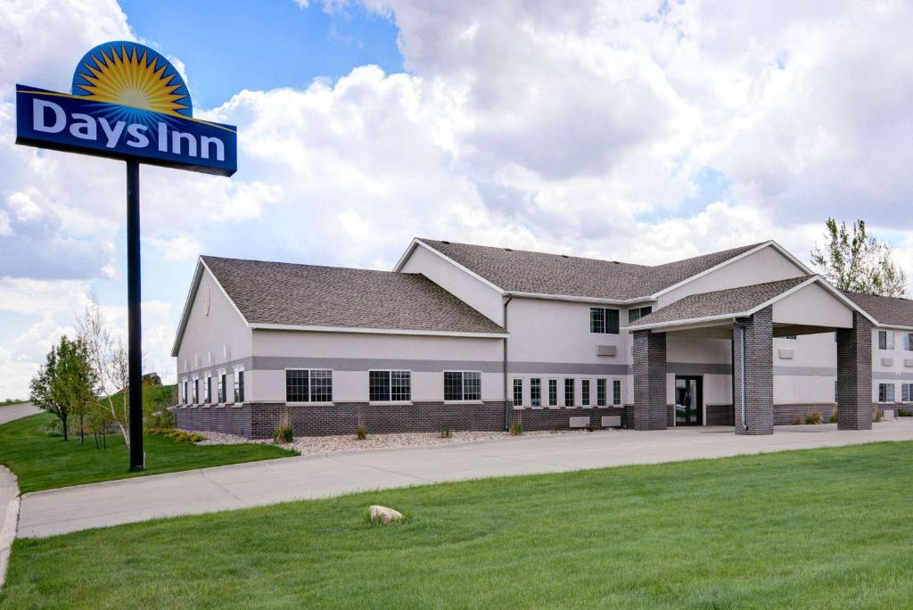 Days Inn by Wyndham Carroll - main image