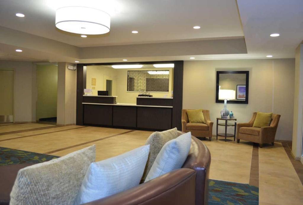 Candlewood Suites Carrollton an IHG Hotel - image 3