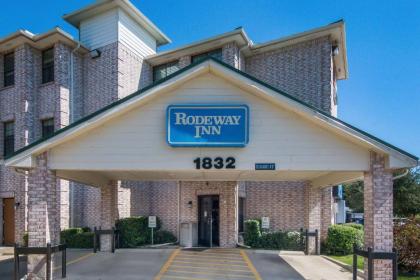 Rodeway Inn Carrollton I-35E - image 3