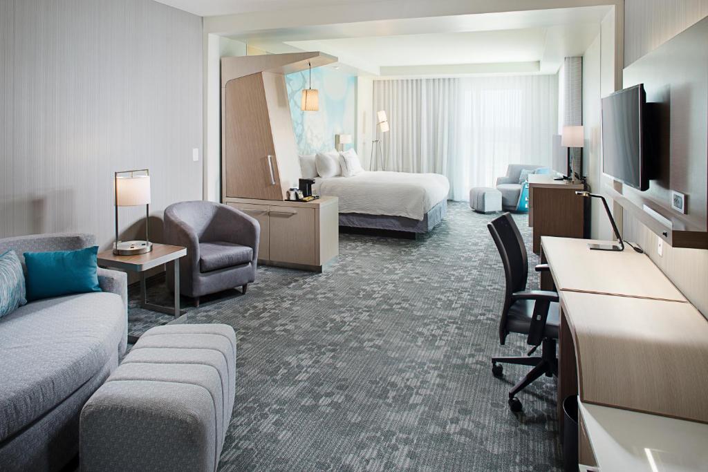 Courtyard by Marriott Dallas Carrollton and Carrollton Conference Center - image 4