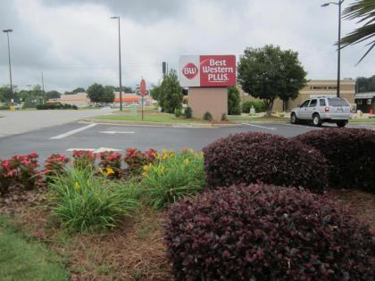 Best Western Plus Carrollton Hotel - image 2