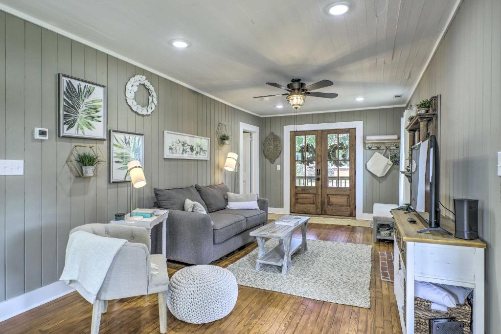 Chic Carrollton Cottage with Updated Interior! - image 3