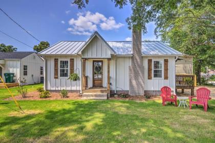 Chic Carrollton Cottage with Updated Interior! - image 8