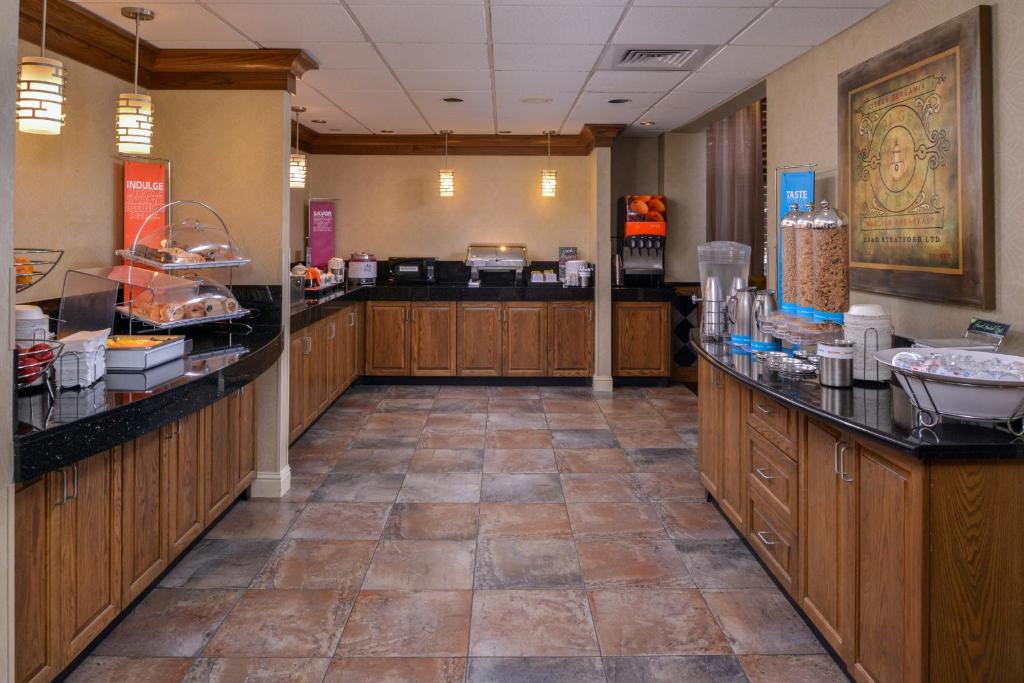 Hampton Inn & Suites Carson City - image 4