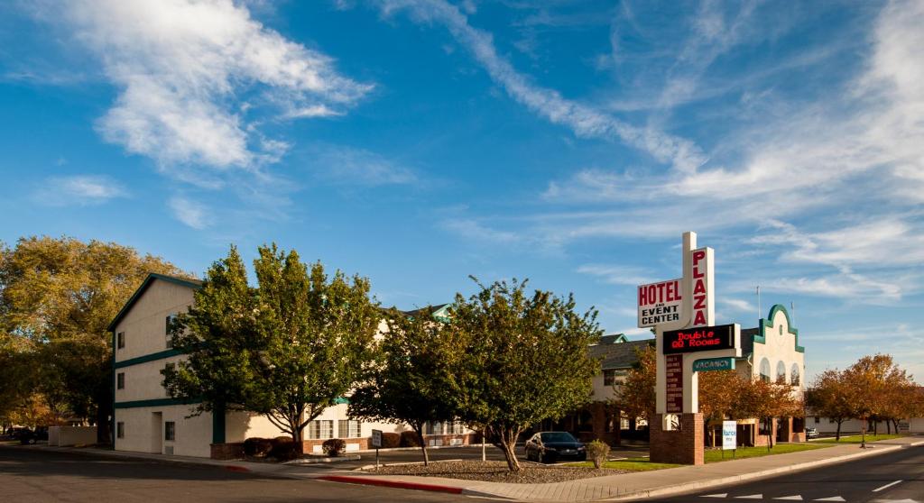 Carson City Plaza Hotel - image 7