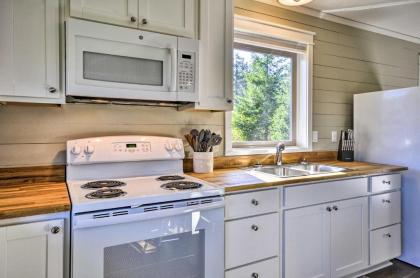 Scenic Studio with Loft and View of the Columbia River - image 10