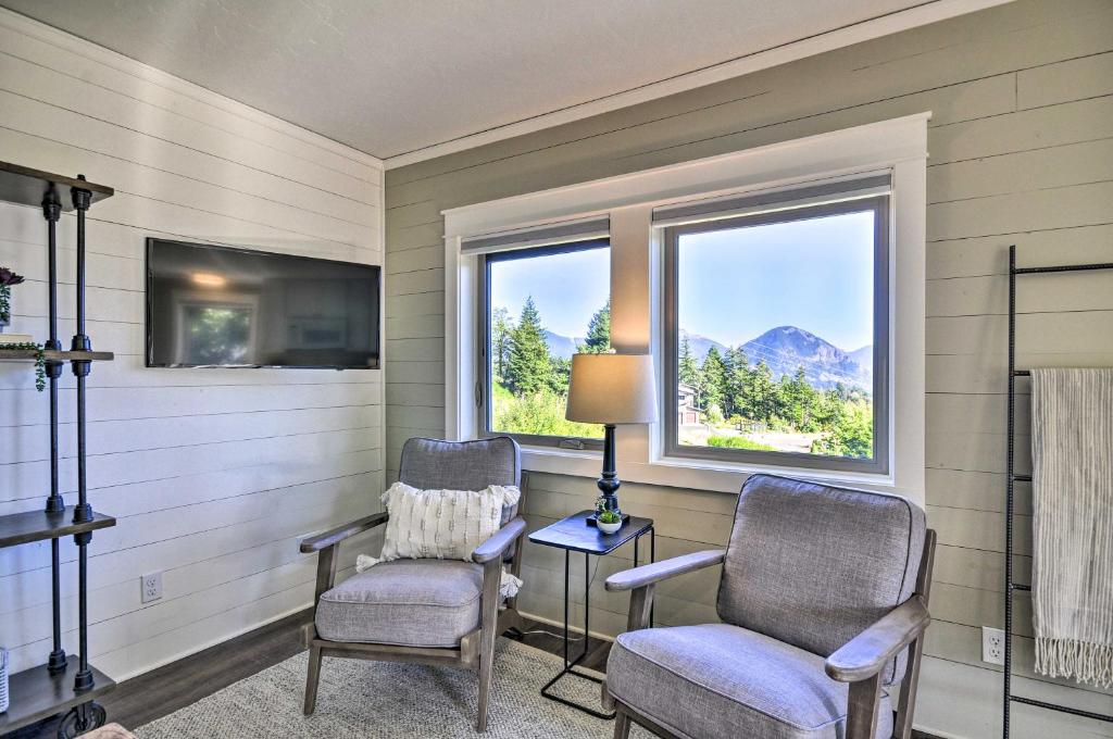 Scenic Studio with Loft and View of the Columbia River - image 3