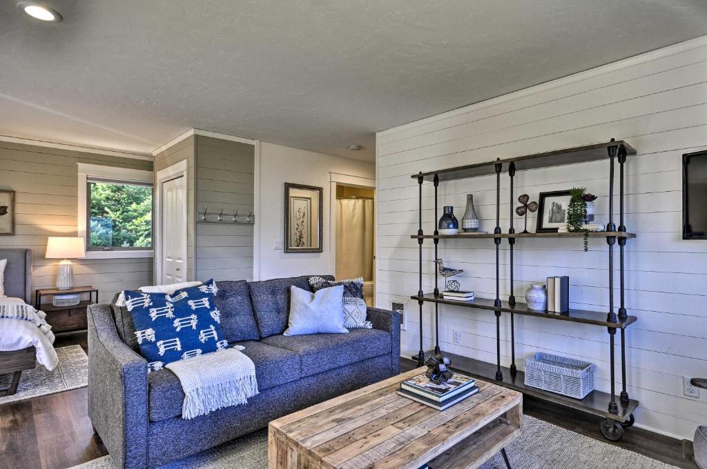 Scenic Studio with Loft and View of the Columbia River - image 5