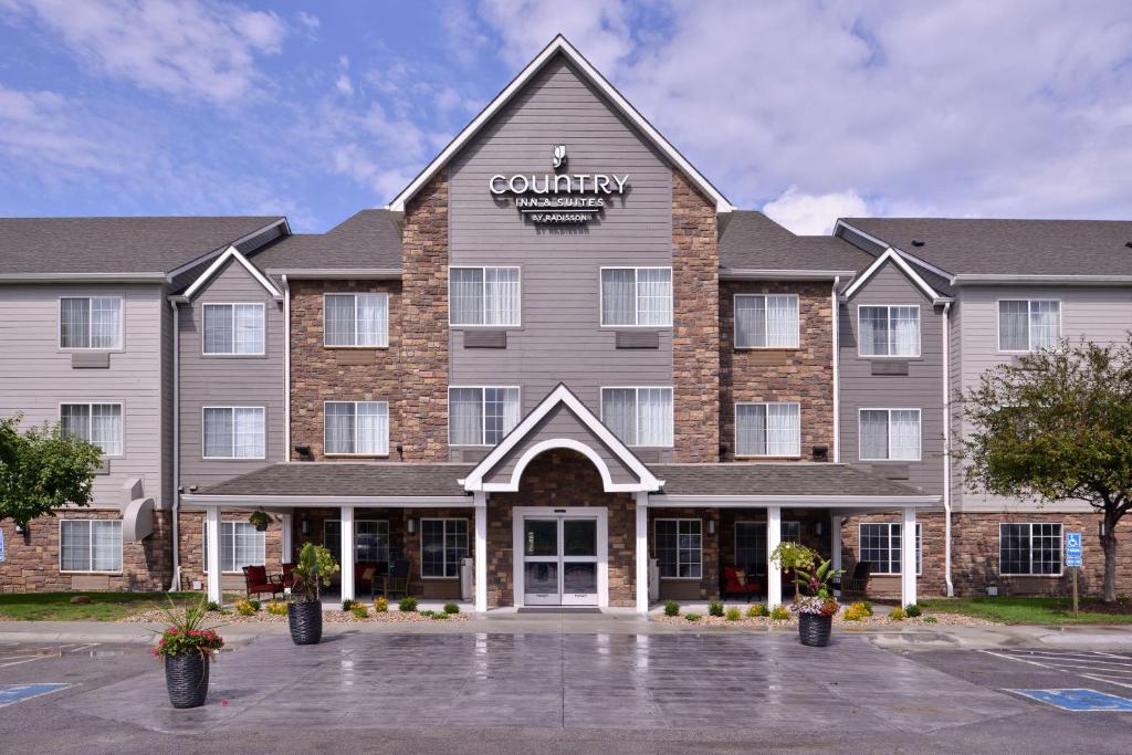 Country Inn & Suites by Radisson Omaha Airport IA - main image