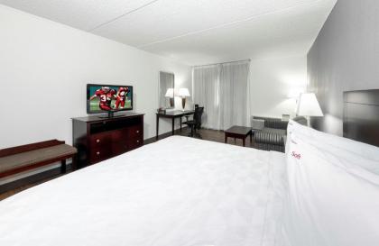 Red Roof Inn PLUS+ Woodbridge - Linden/Carteret - image 12