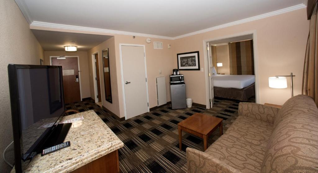 Hotel Executive Suites - image 6